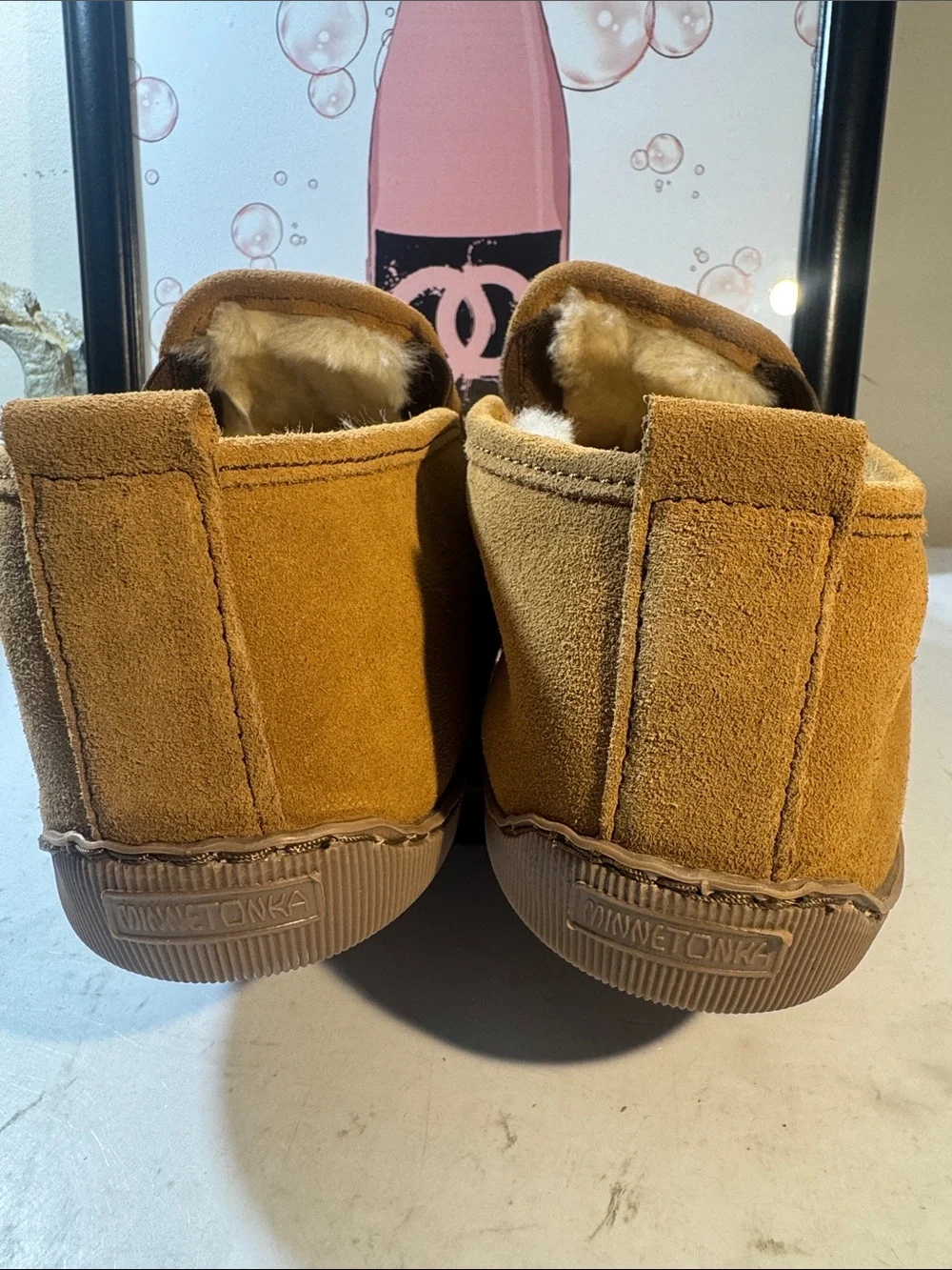 NWOT Minnetonka Men's Twin Gore Sheepskin Suede Slippers - Size 14